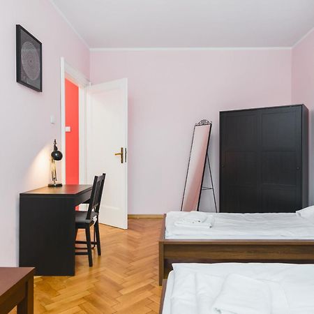 Modern Urban Escape - Old Town Apartment - By Upstairs Krakau Exterior foto