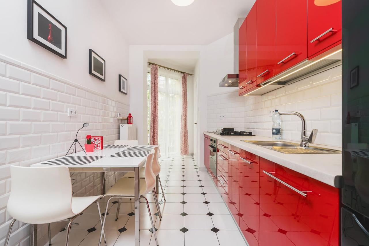 Modern Urban Escape - Old Town Apartment - By Upstairs Krakau Exterior foto