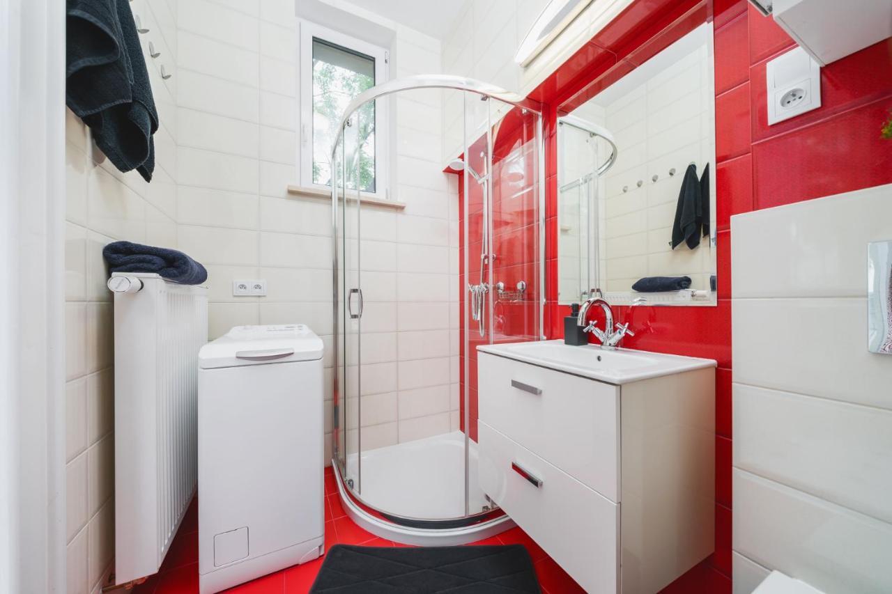Modern Urban Escape - Old Town Apartment - By Upstairs Krakau Exterior foto