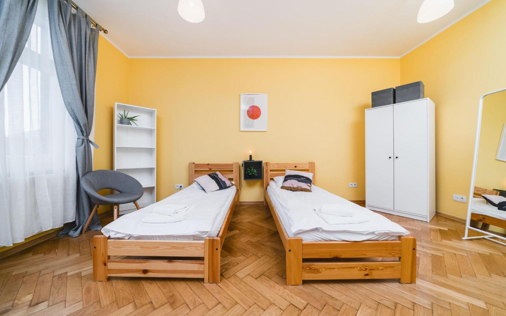 Modern Urban Escape - Old Town Apartment - By Upstairs Krakau Exterior foto