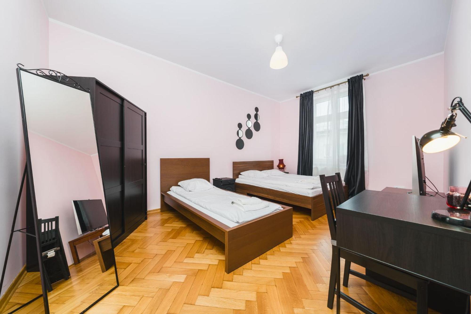 Modern Urban Escape - Old Town Apartment - By Upstairs Krakau Exterior foto