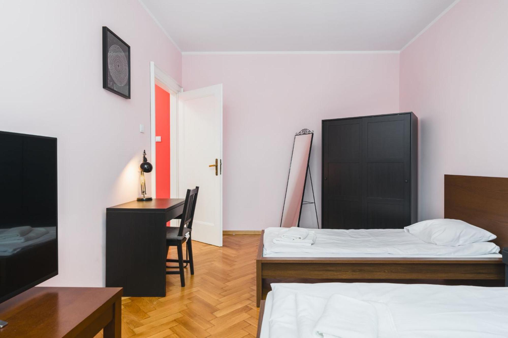 Modern Urban Escape - Old Town Apartment - By Upstairs Krakau Exterior foto