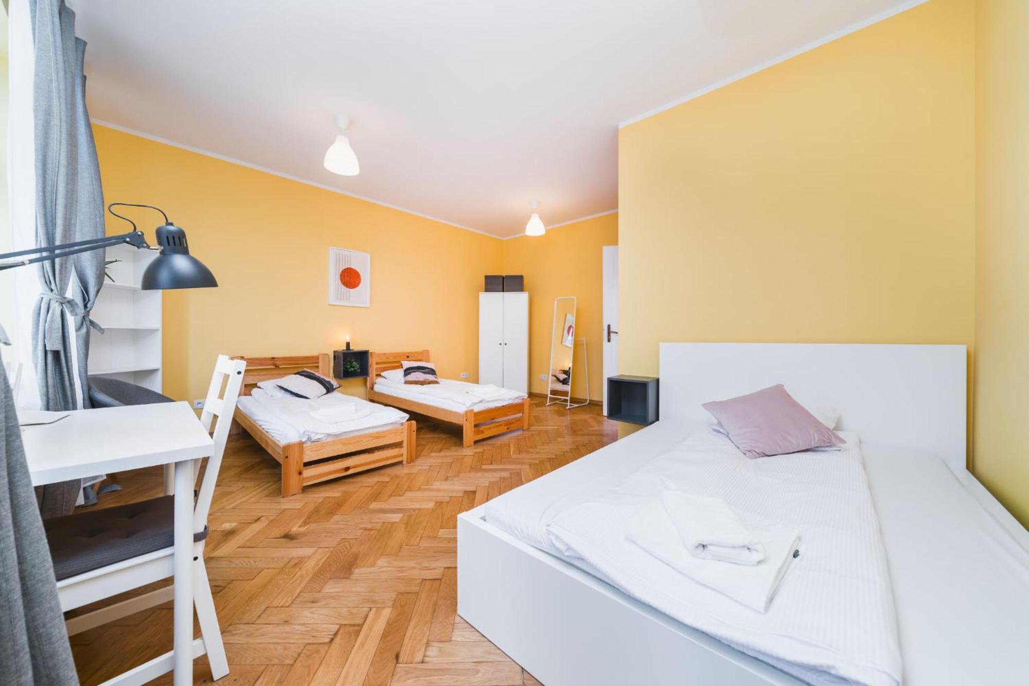 Modern Urban Escape - Old Town Apartment - By Upstairs Krakau Exterior foto