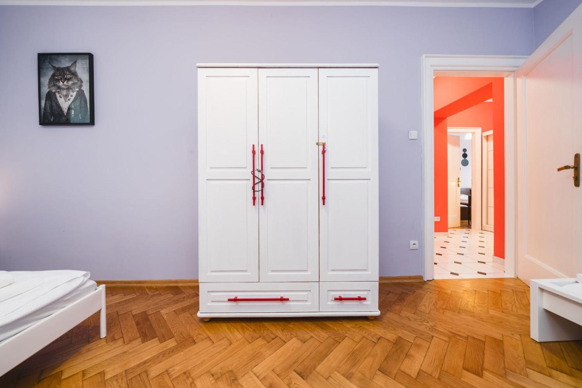 Modern Urban Escape - Old Town Apartment - By Upstairs Krakau Exterior foto